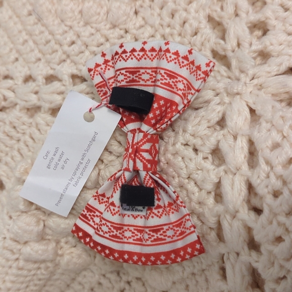 Beautiful handmade dog Christmas bowtie for collar NWT Nordic print - Picture 2 of 4